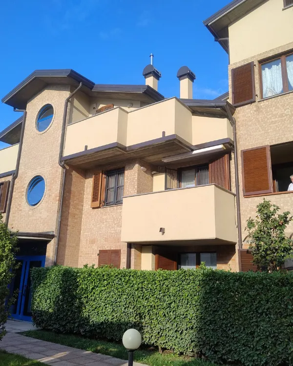 Desio ordinario facciate