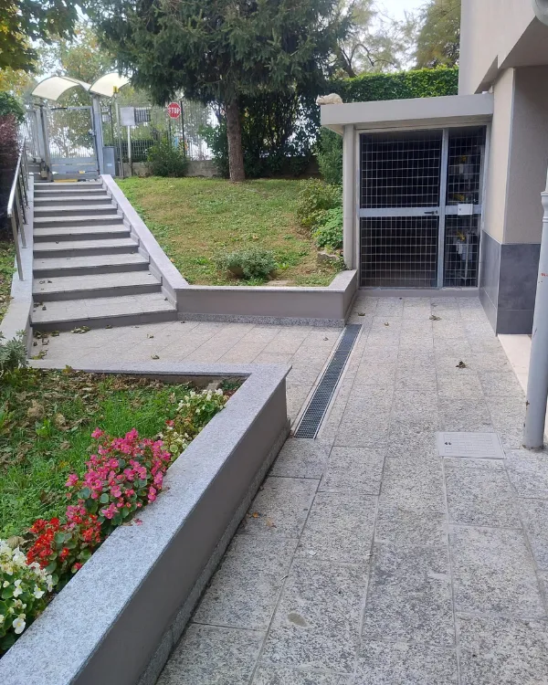RIFACIMENTO SCALA ESTERNA E AREA DI ACCESSO CONDOMINIALE
