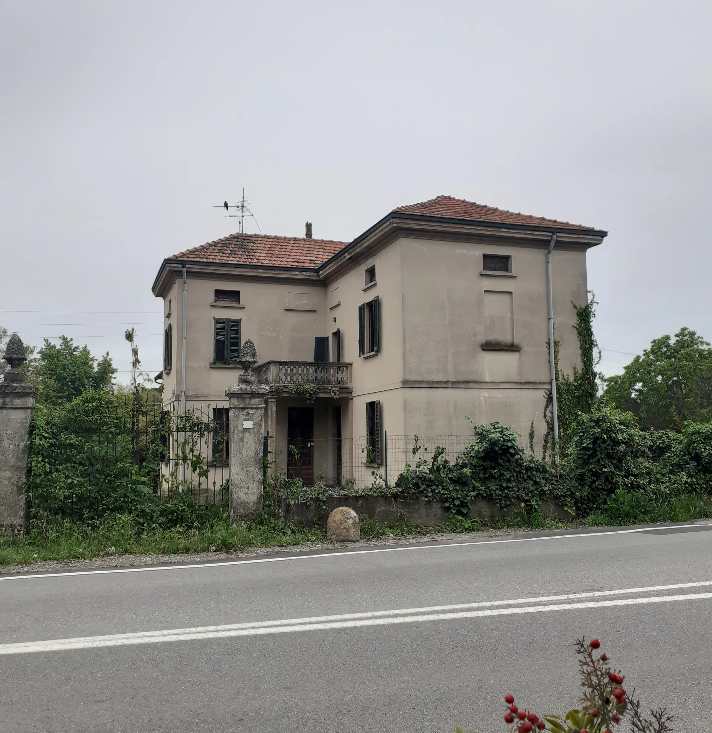 Prima. edificio Treviglio_11zon