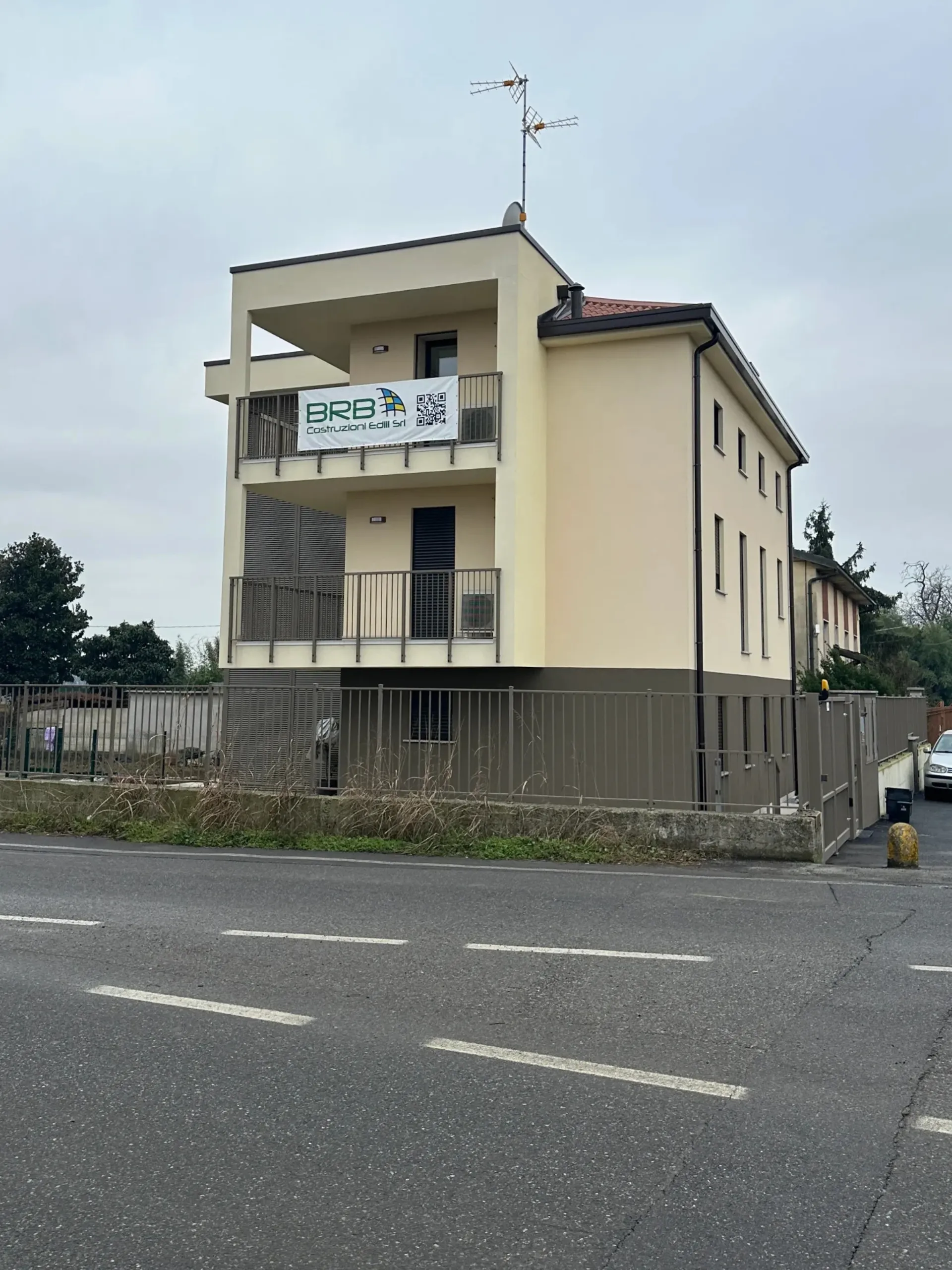 Facciata di un ristrutturata in un edificio a Treviglio Casalino Engineering