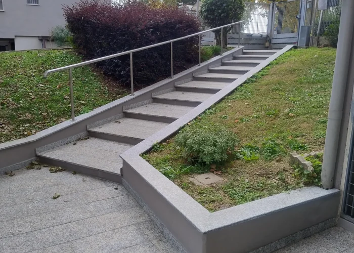 Scala esterna dopo l'intervento di Casalino Costruzioni.