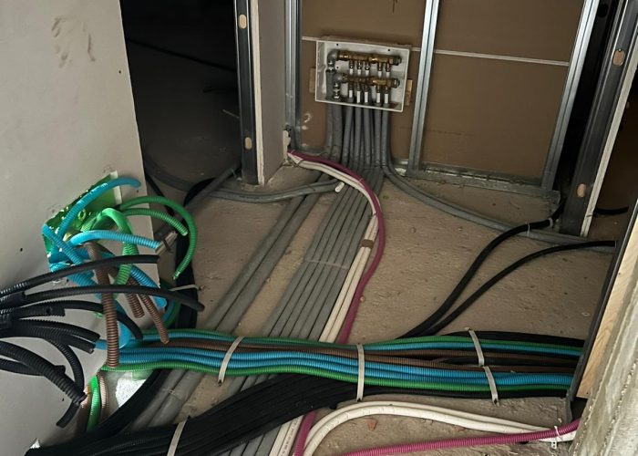 Rifacimento elettrico effettuato da Casalino Costruzioni.