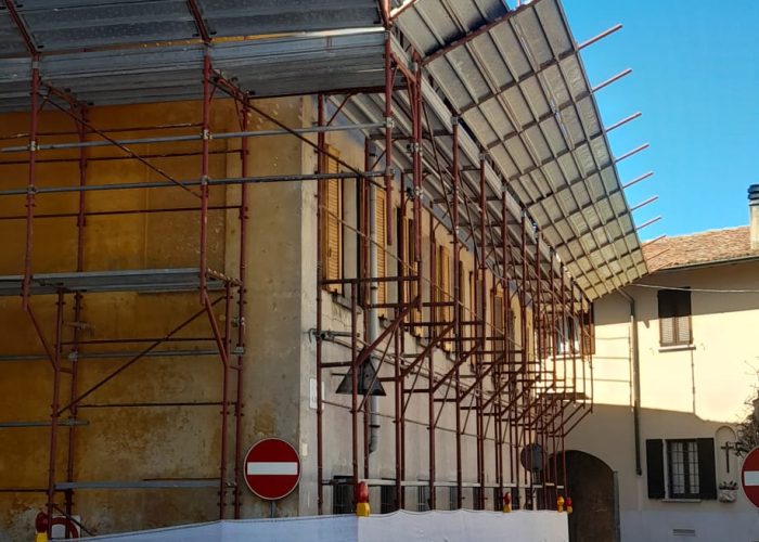 Impalcature per il rifacimento integrale a cura di Casalino Costruzioni.